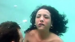 bottle,underwater