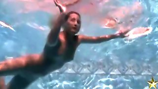 bottle,underwater