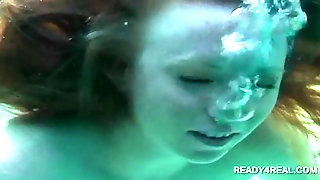 bottle,underwater