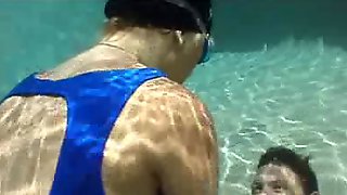 bottle,underwater