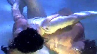 bottle,underwater