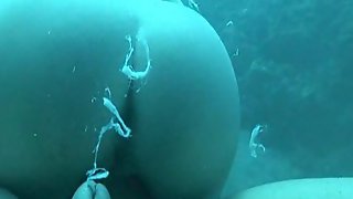 bottle,underwater