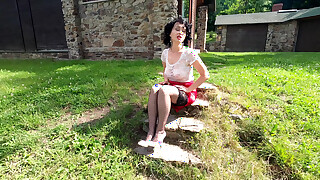 amateur,milf,nylon,outdoor,pissing