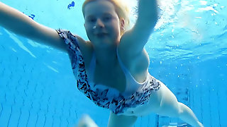 bottle,pool,underwater